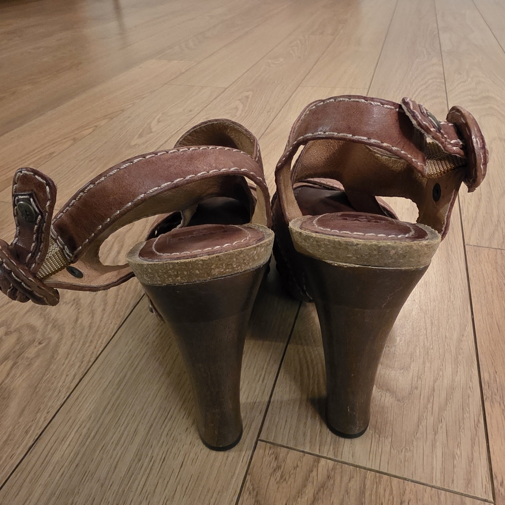 Frye Darcy Heeled Sandals- 7.5 - Picture 5 of 10